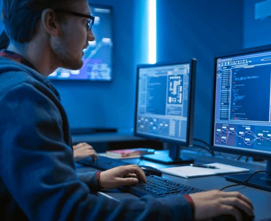 IN-HOUSE I.T DEPARTMENT OR EXTERNAL I.T AGENCY: WEIGHING THE PROS AND CONS IN-HOUSE I.T DEPARTMENT OR EXTERNAL I.T AGENCY: WEIGHING THE PROS AND CONS